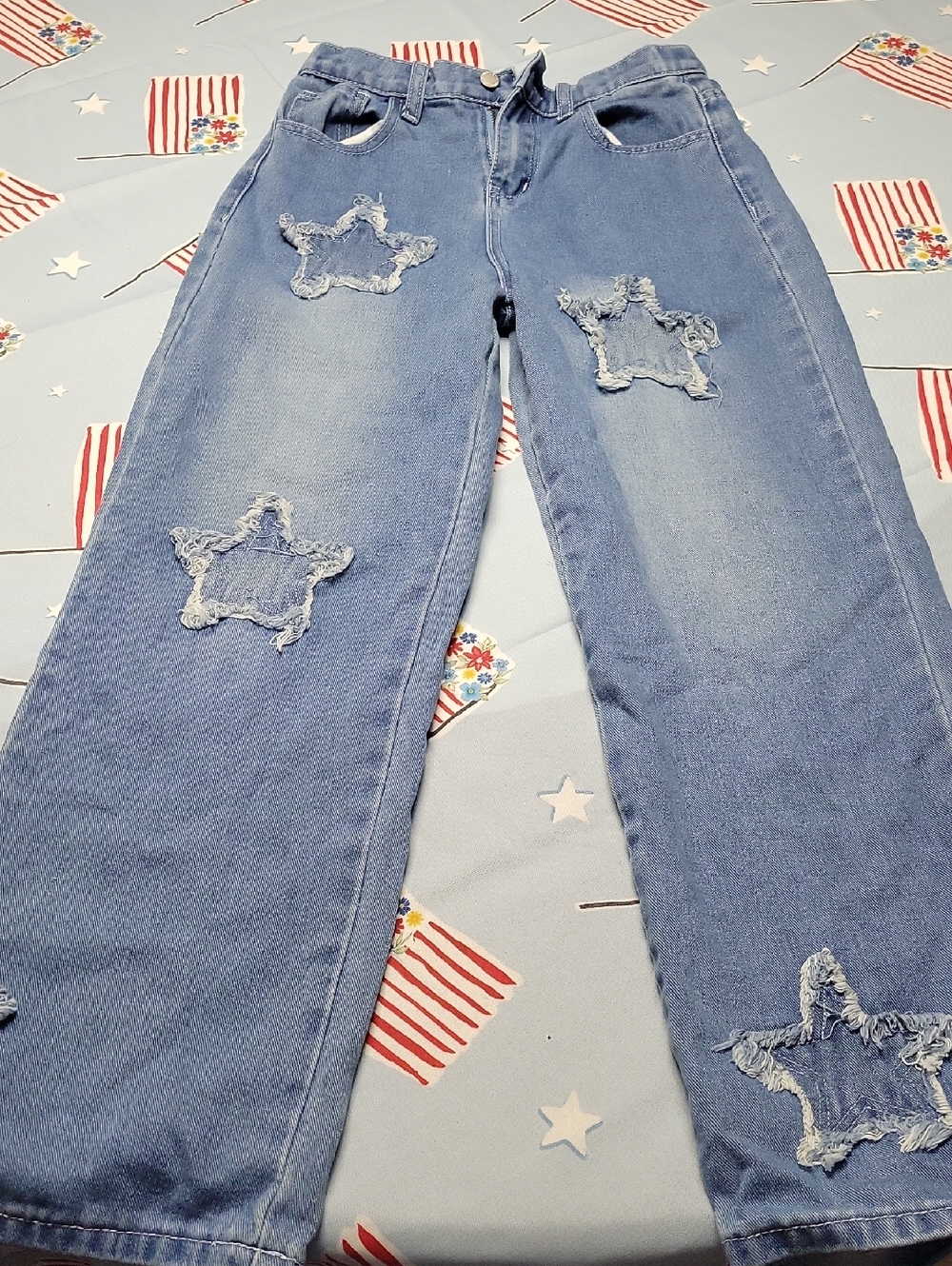 SHEIN Light Blue Straight-Leg Jeans with Distressed Star Patches